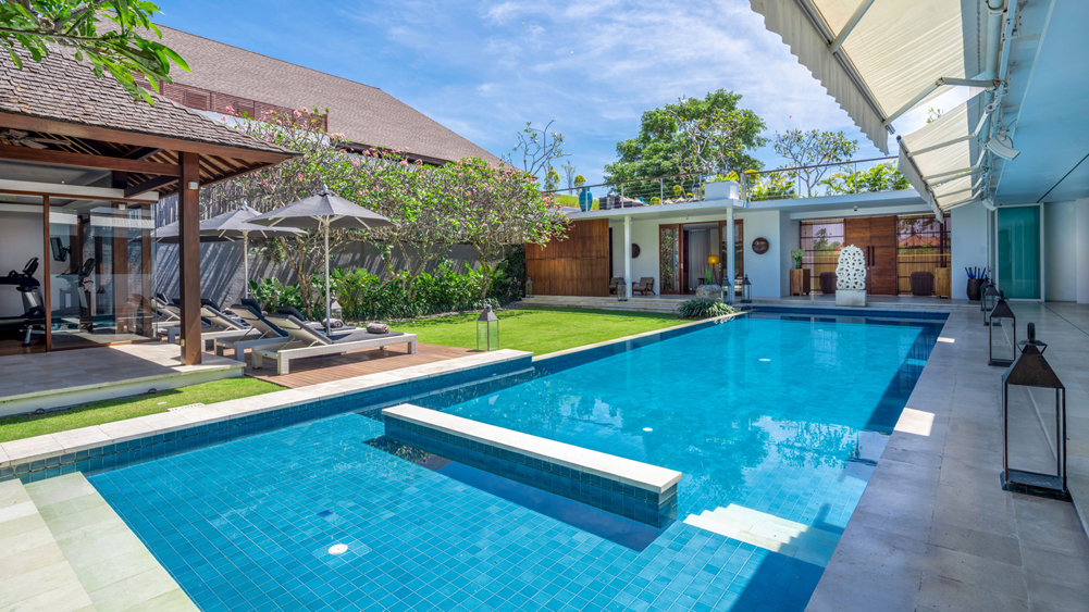 Villa Cendrawasih - inviting private pool